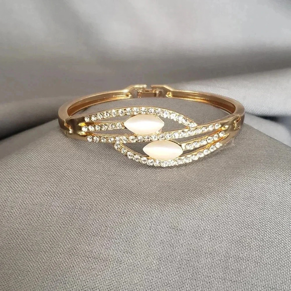 COPY - COPY - Womens Bracelet Crystal Gold Hollow Leaf Shape Bangle Charm Brace… - Picture 1 of 5